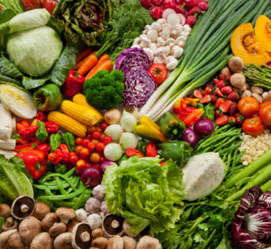 Bunte Zusammenstellung frischer Gemüsesorten für gesunde Ernährung und Kochen.